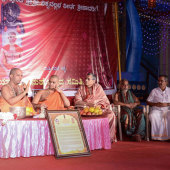Felicitation_to_Paryaya_Swamiji_H_H_Sri_Vishwavallbha_Thirth